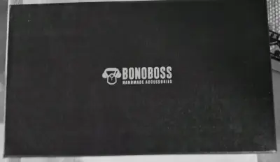 Portadocumento de corcho Bonoboss con diseño único - miniatura 1