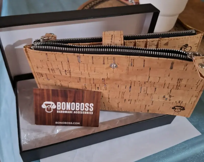 Portadocumento de corcho Bonoboss con diseño único - 5
