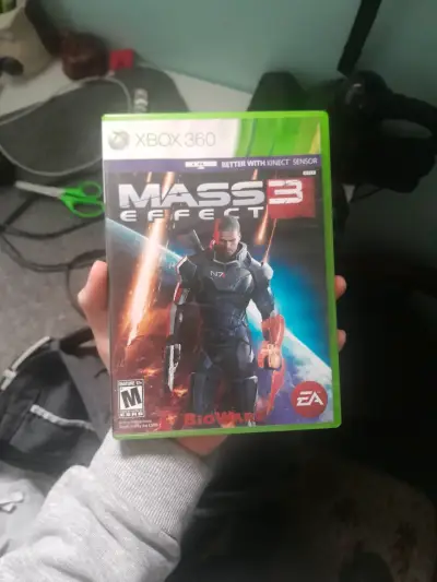 Mass Effect 3 para Xbox 360 en buen estado - miniatura 1