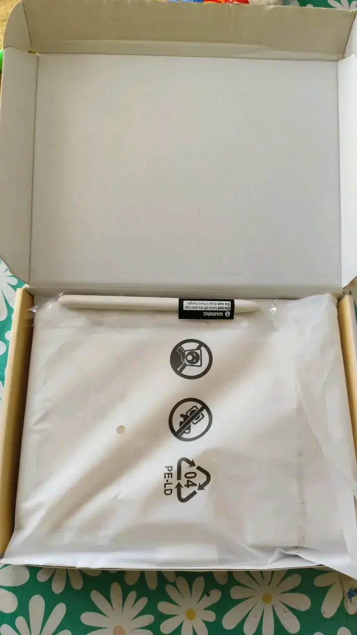 Tableta de Dibujo Ugee Q6 con Lápiz - 2