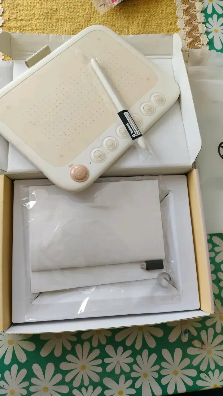 Tableta de Dibujo Ugee Q6 con Lápiz - 3