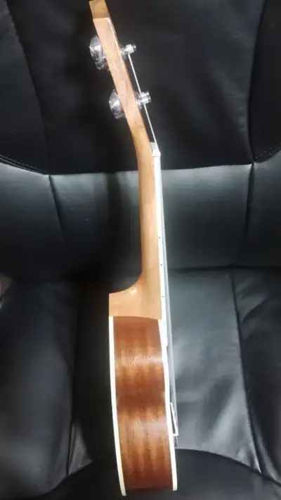 Ukulele soprano Alaguez con funda - miniatura 4