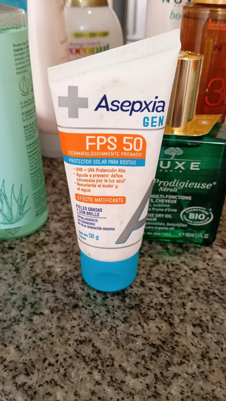 Protector solar facial Asepxia FPS 50 efecto matificante