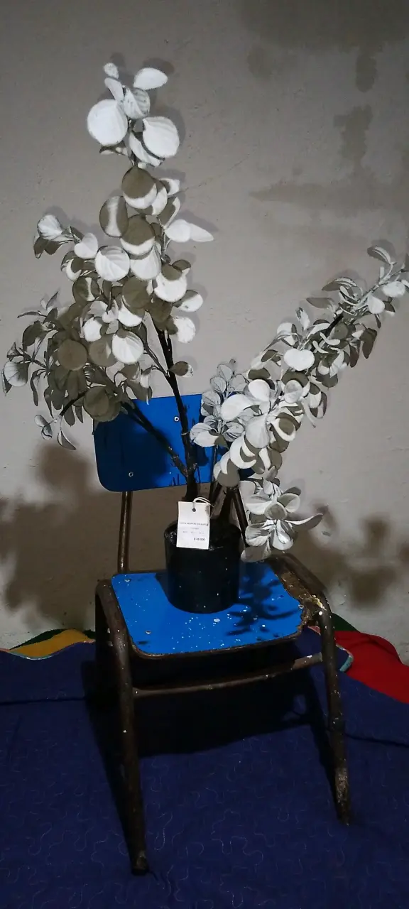 Planta artificial decorativa en maceta negra - 2