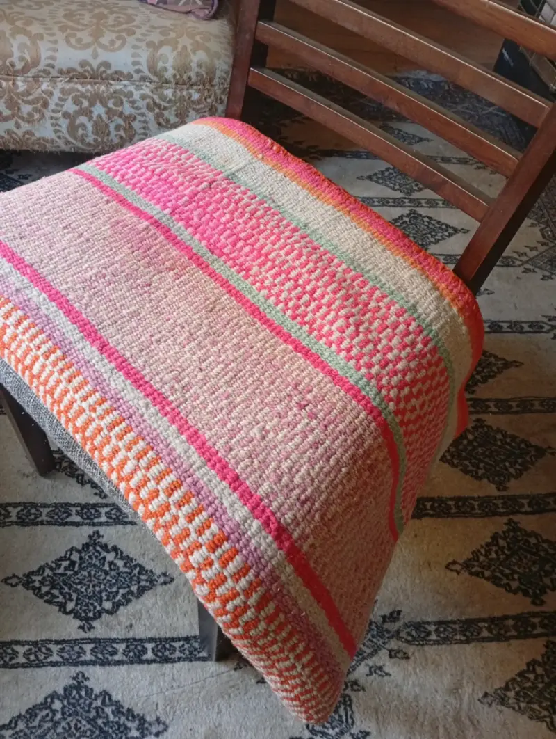 Manta tejida a mano multicolor para silla