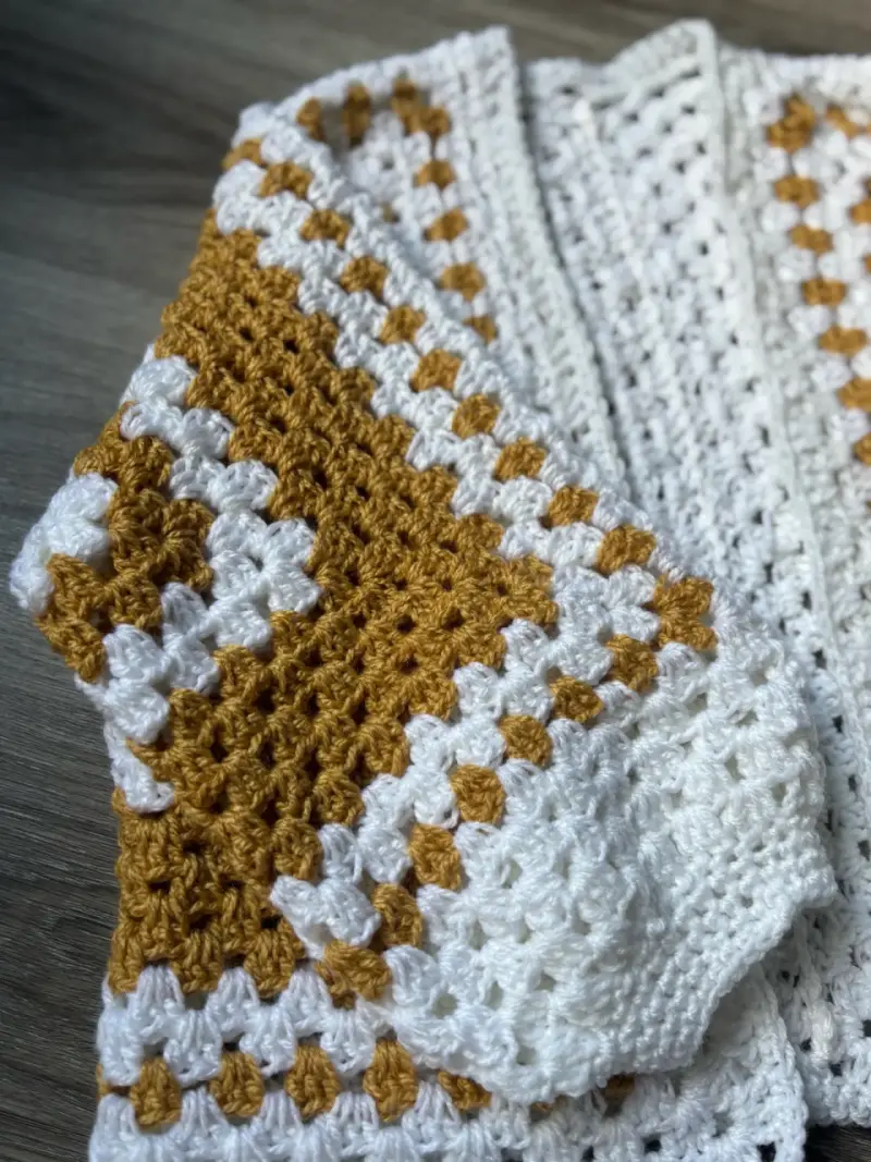 Cardigan de crochet blanco y mostaza para mujer - 2