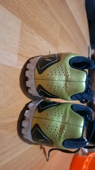 Zapatillas deportivas Adidas F50 Messi doradas - miniatura 4