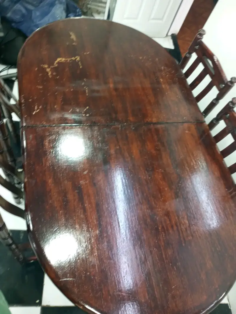 Mesa de comedor extensible de madera con sillas - 2