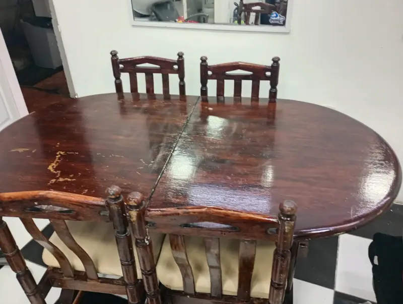 Mesa de comedor extensible de madera con sillas - 4