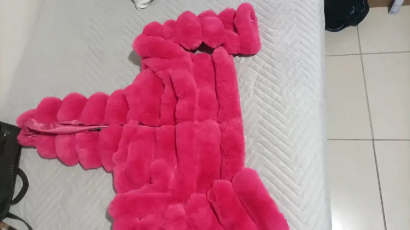 Abrigo de piel sintética rosa vibrante