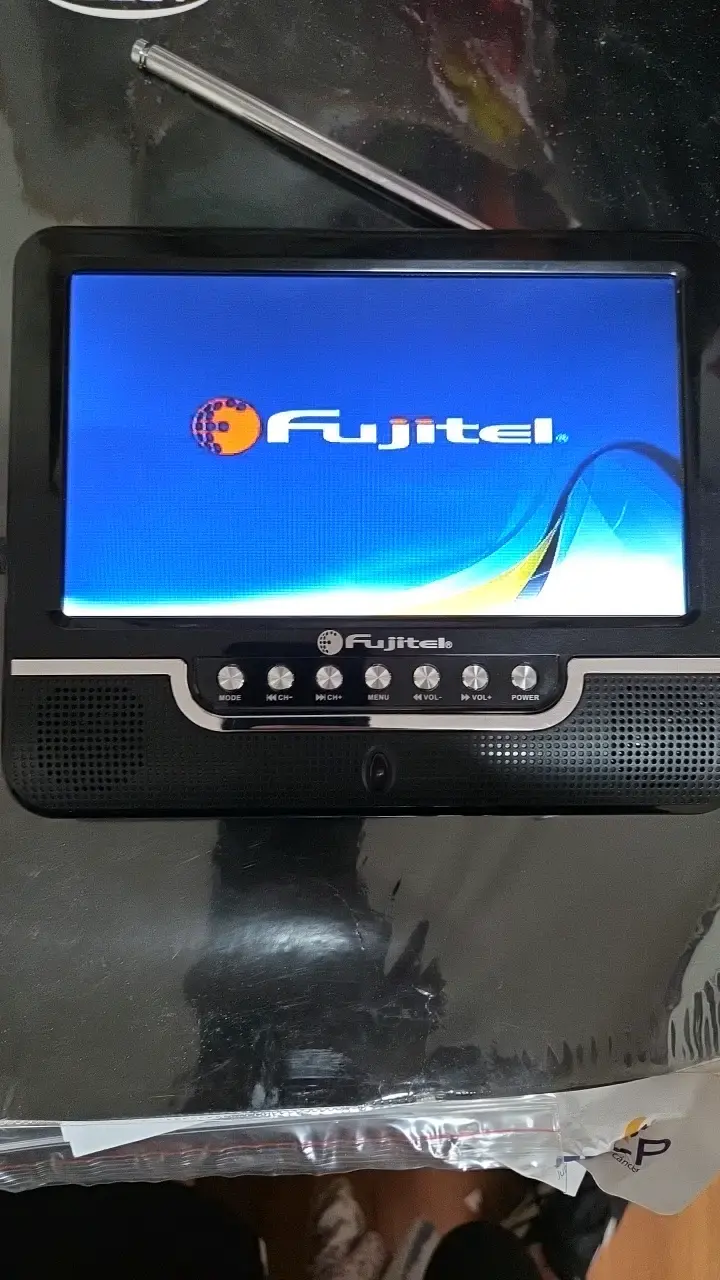 Televisor portátil Fujitel con pantalla LCD - 1