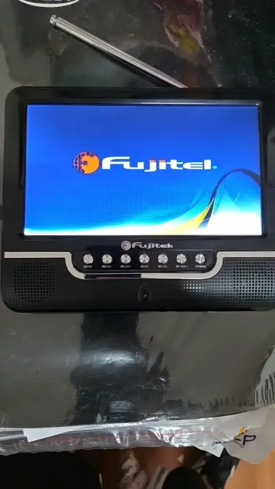 Televisor portátil Fujitel con pantalla LCD - miniatura 1