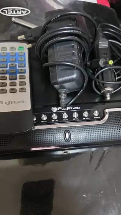 Televisor portátil Fujitel con pantalla LCD - miniatura 2