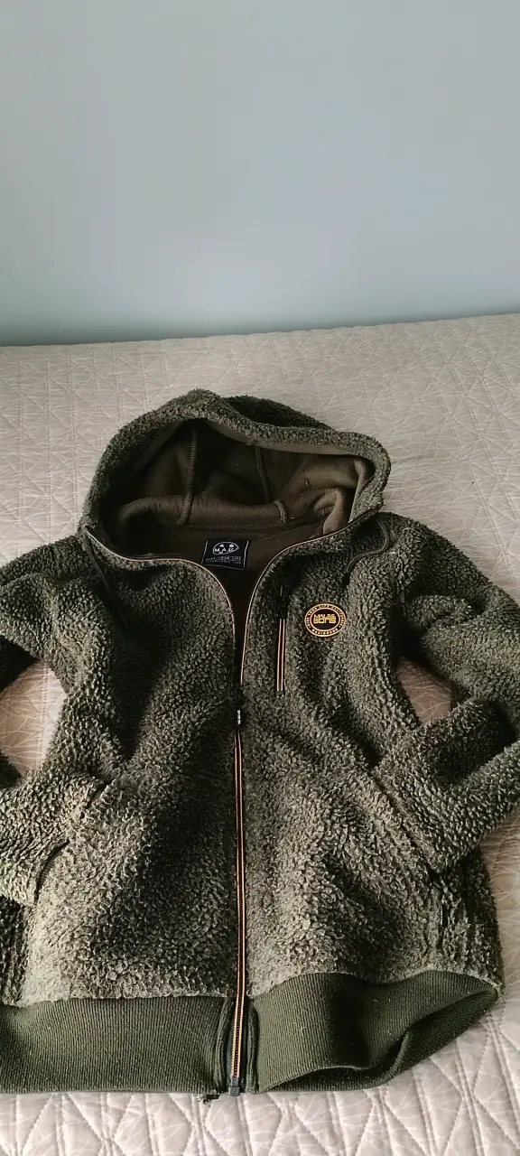 Chaqueta de lana verde con capucha para hombre