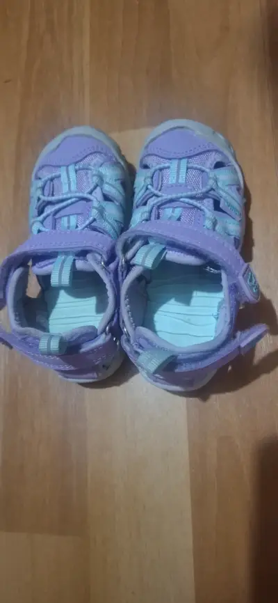 Sandalias deportivas infantiles moradas y celestes - miniatura 1