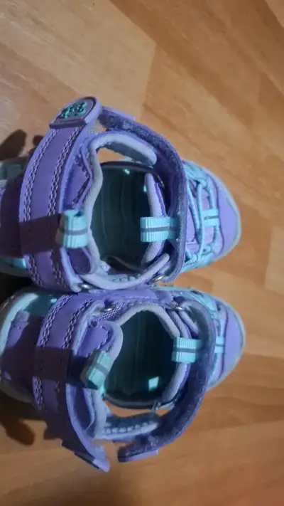 Sandalias deportivas infantiles moradas y celestes - miniatura 2