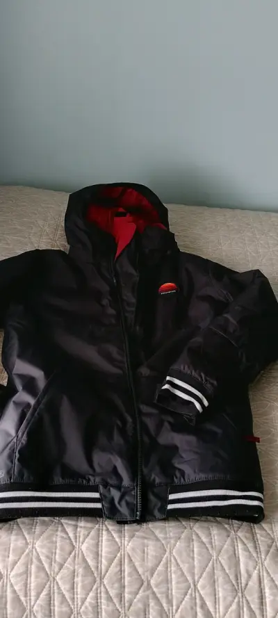 Chaqueta Dreamscape negra con capucha - miniatura 1