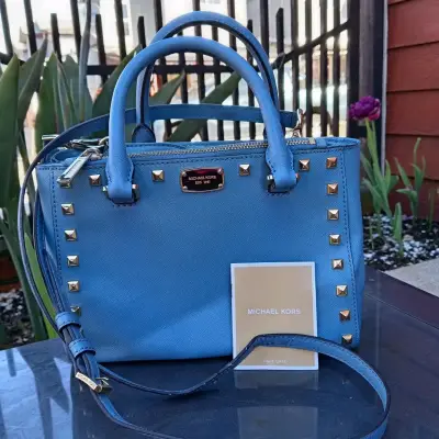 Cartera Michael Kors azul con tachas doradas - miniatura 1