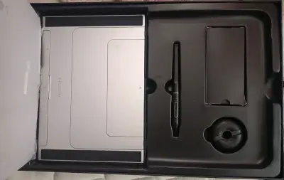 Tableta gráfica Huion Kamvas 16 con lápiz - miniatura 2