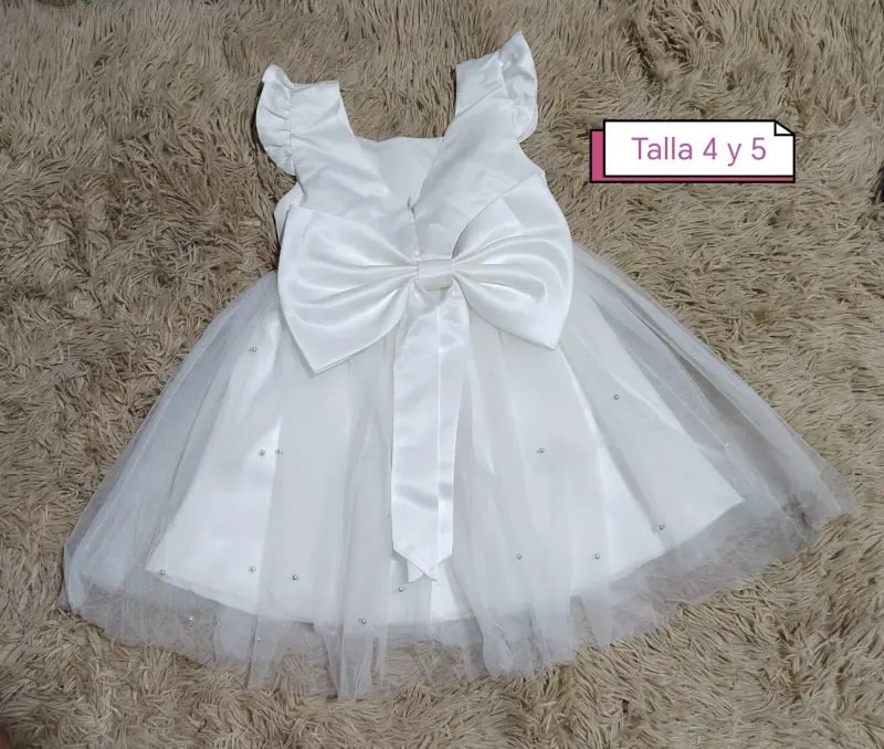 Vestido de niña blanco con lazo y perlas