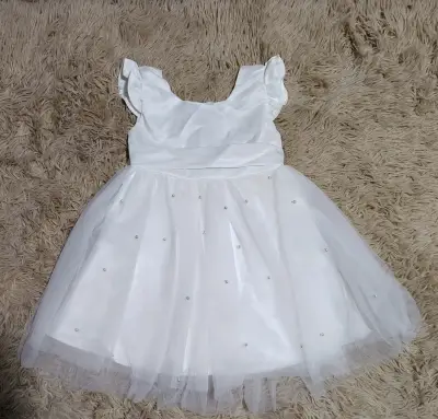 Vestido de niña blanco con lazo y perlas - miniatura 2