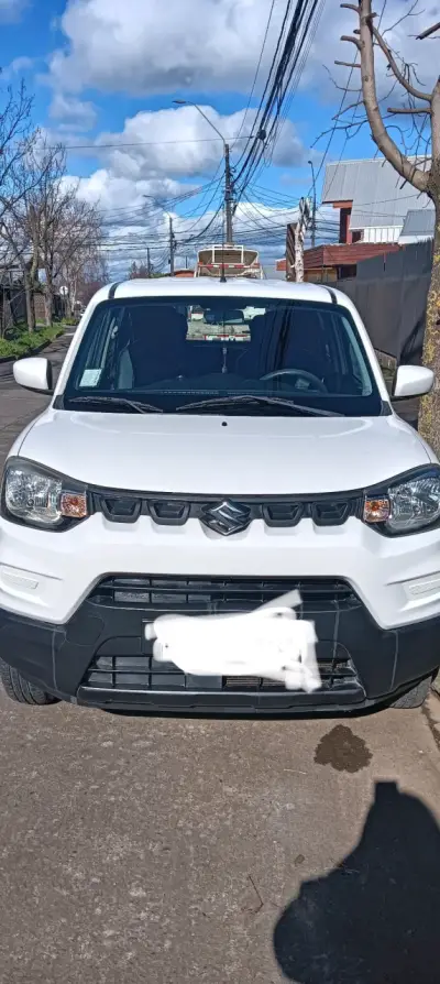 Auto Suzuki blanco en buen estado - miniatura 1