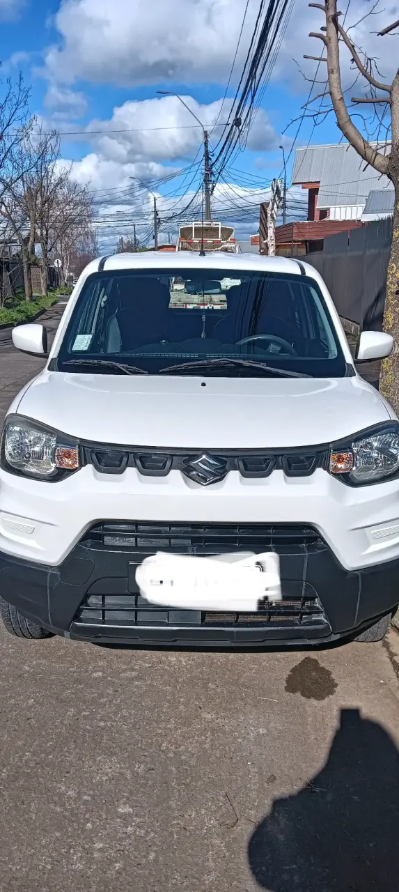 Auto Suzuki blanco en buen estado - 2