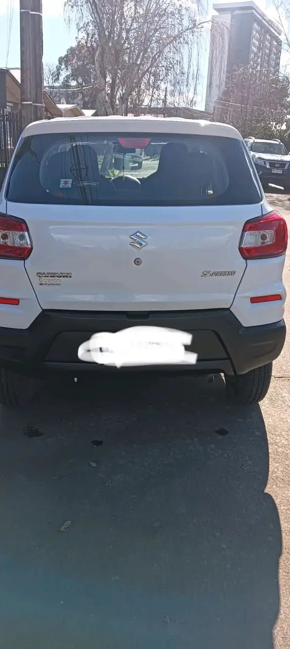 Auto Suzuki blanco en buen estado - 5