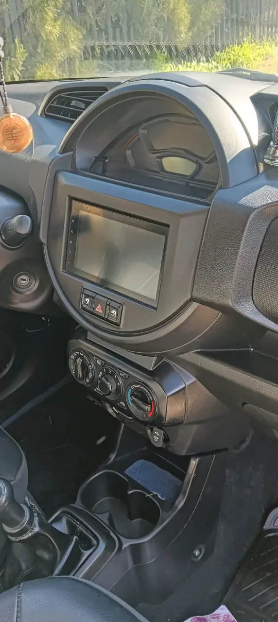 Auto Suzuki blanco en buen estado - 6