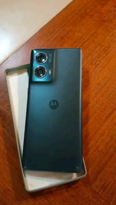 Moto edge 50 fusión, pequeño detalle - miniatura 1