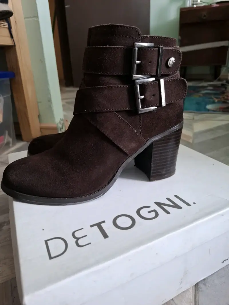 Botines de gamuza marrón con hebillas Detogni - 2