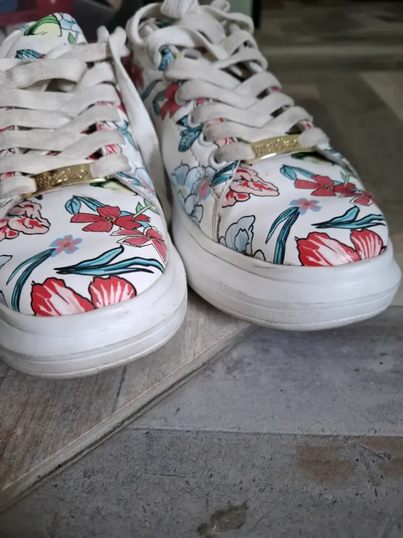 Zapatillas deportivas con diseño floral - 2