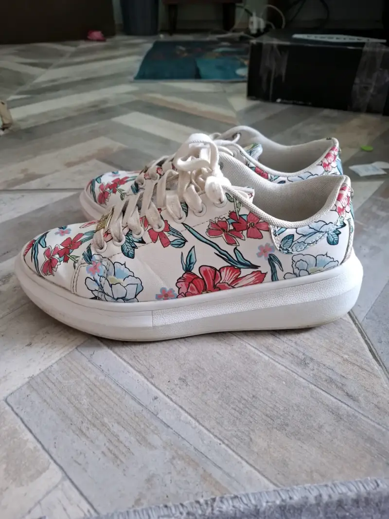 Zapatillas deportivas con diseño floral - 3