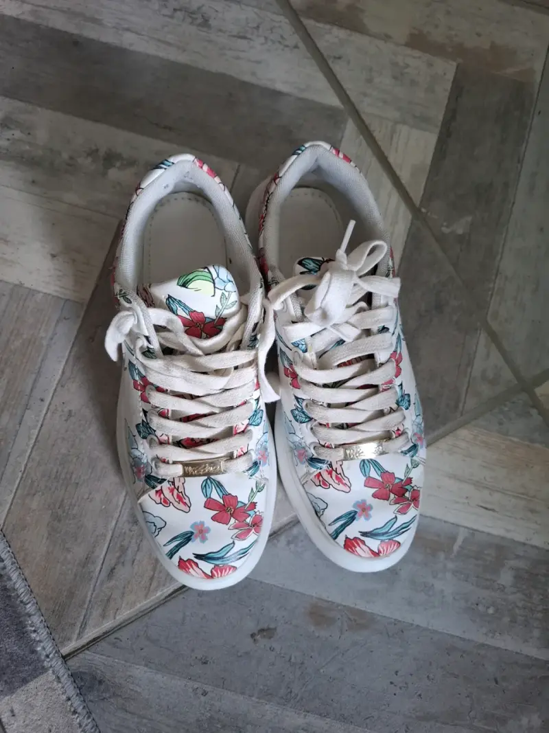 Zapatillas deportivas con diseño floral - 4