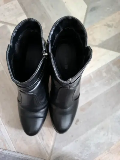 Botines de cuero negro con tacón alto - miniatura 2