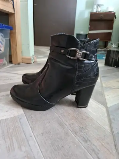 Botines de cuero negro con tacón alto - miniatura 3