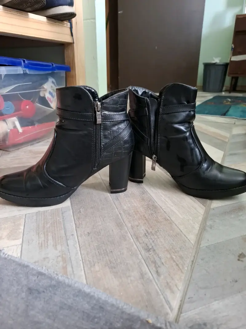 Botines de cuero negro con tacón alto - 4