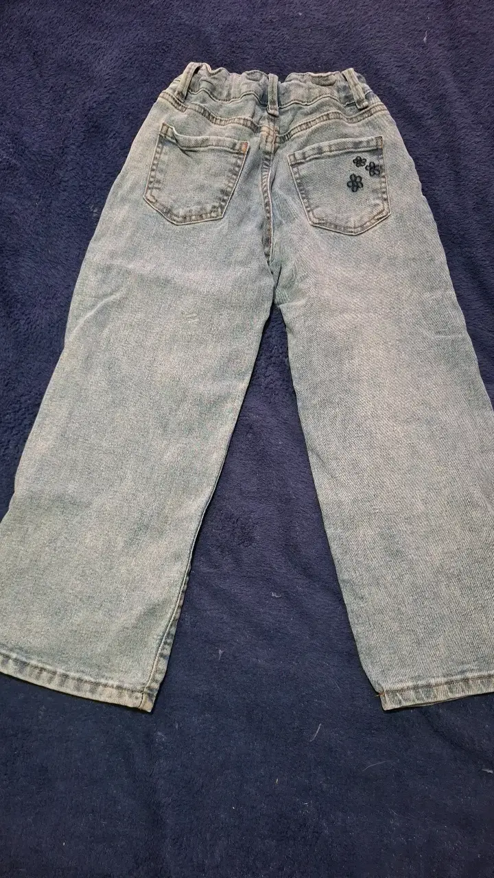 Jeans de mezclilla con estampado floral para niños - 2