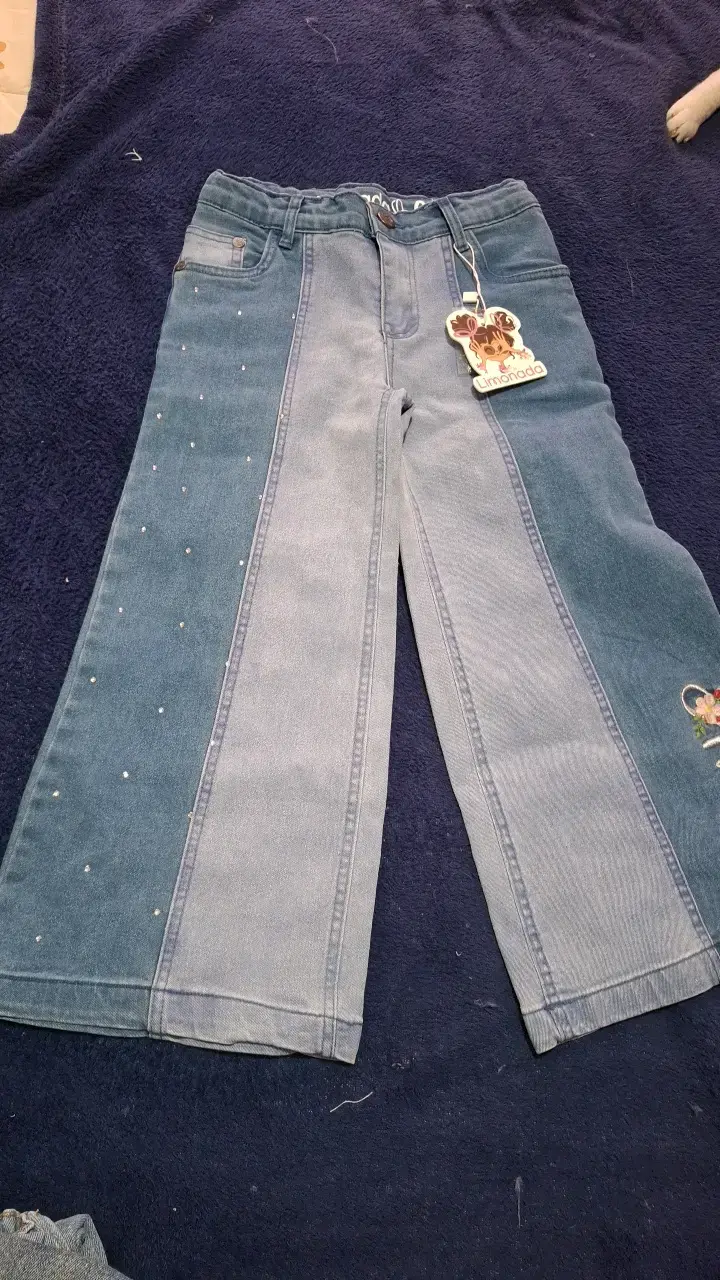 Pantalones de mezclilla para niña con diseño bicolor - 1