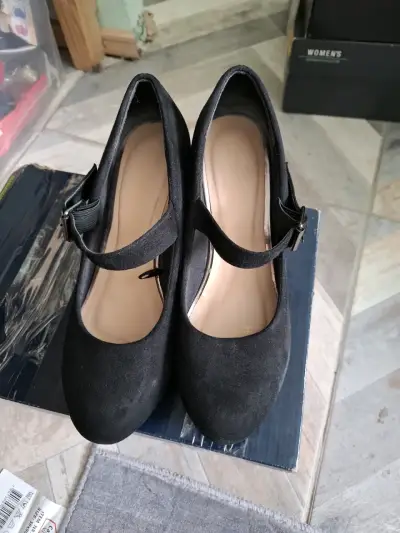 Zapatos de tacón negro con hebilla para mujer - miniatura 2