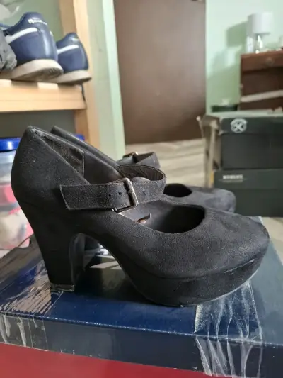 Zapatos de tacón negro con hebilla para mujer - miniatura 3