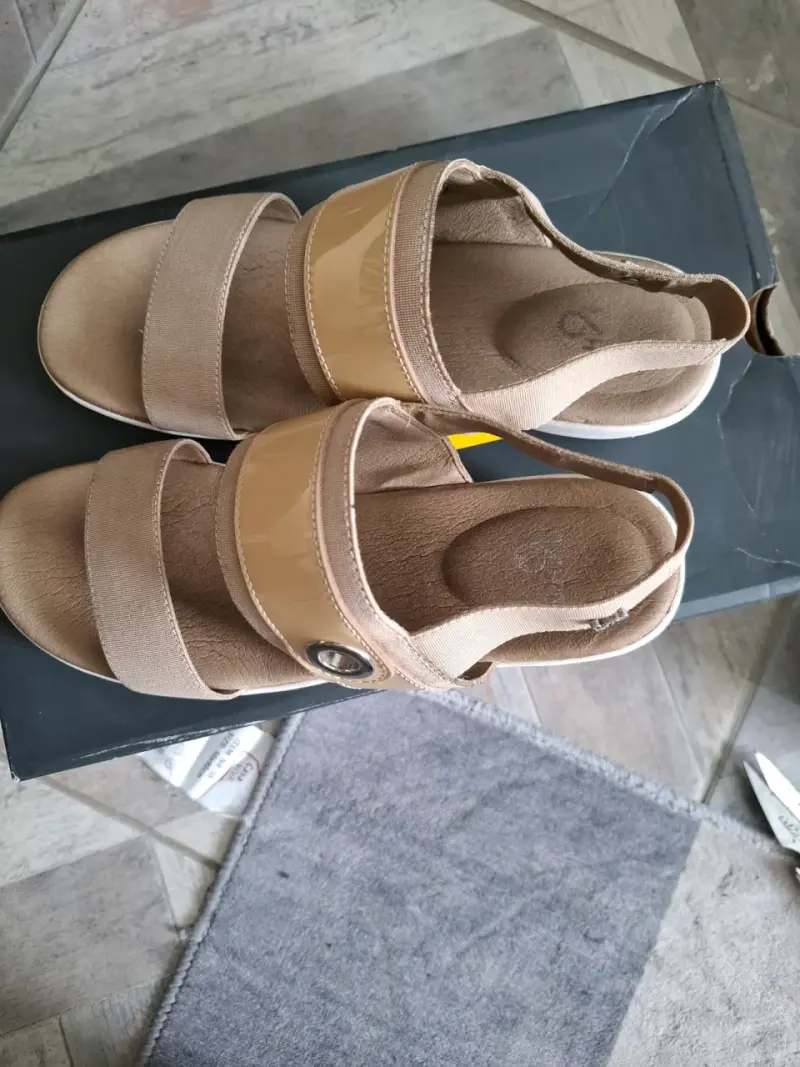 Sandalias de mujer beige con plataforma cómoda - 2