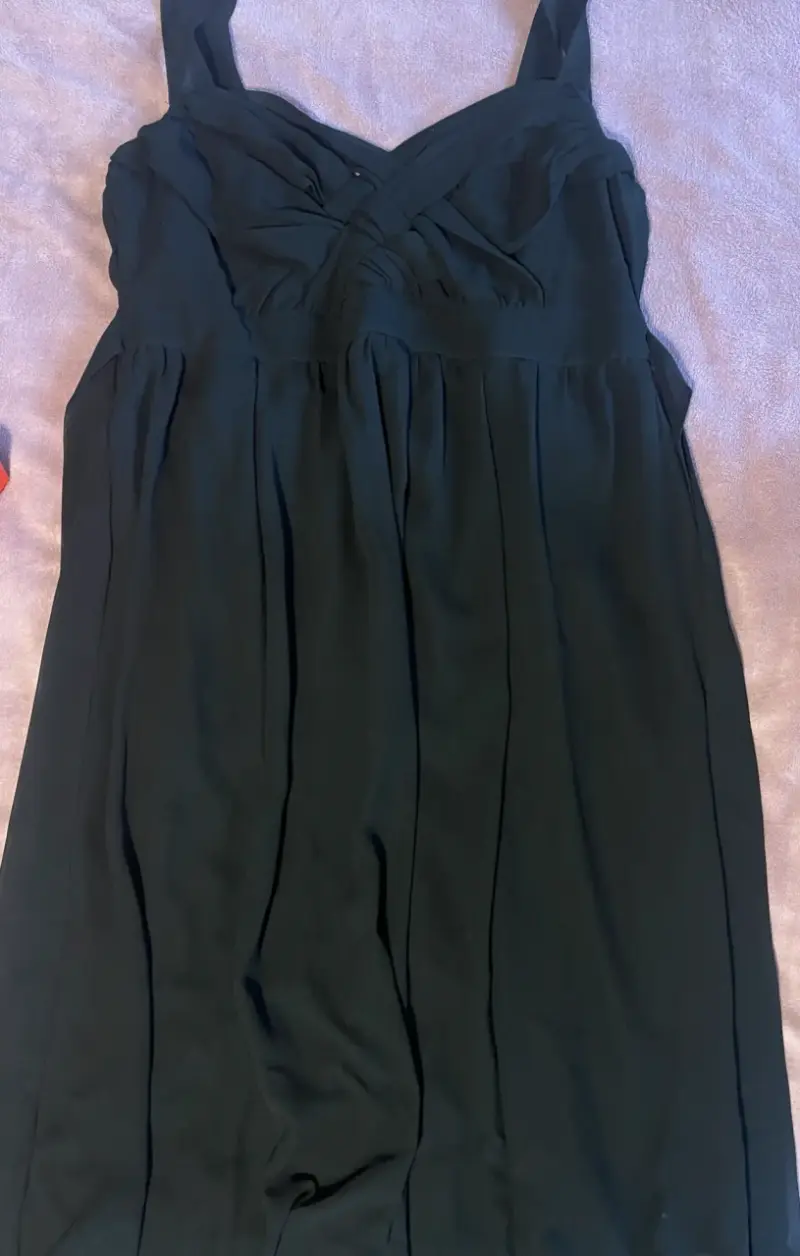 Vestido negro elegante para mujer