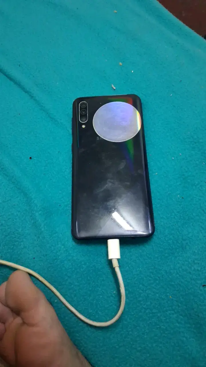 Smartphone con triple cámara trasera - 1