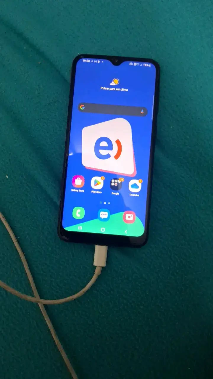 Smartphone con triple cámara trasera - 2