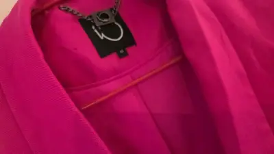 Blazer fucsia para mujer elegante - miniatura 3