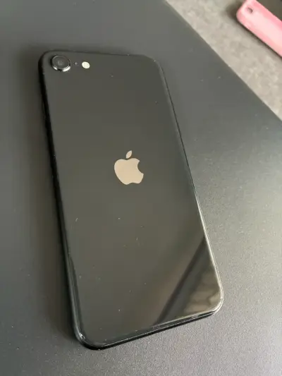iPhone SE y Dock Parlante JBL - miniatura 2