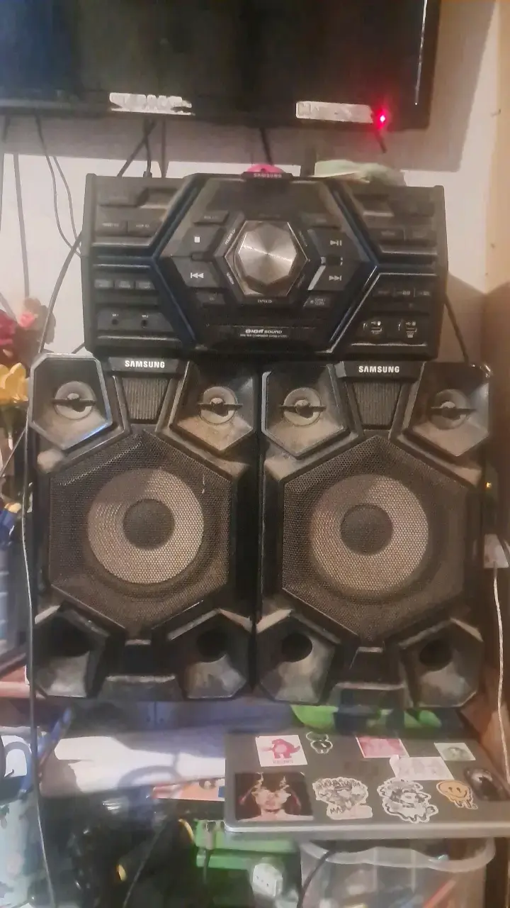 Sistema de sonido Samsung con luces LED