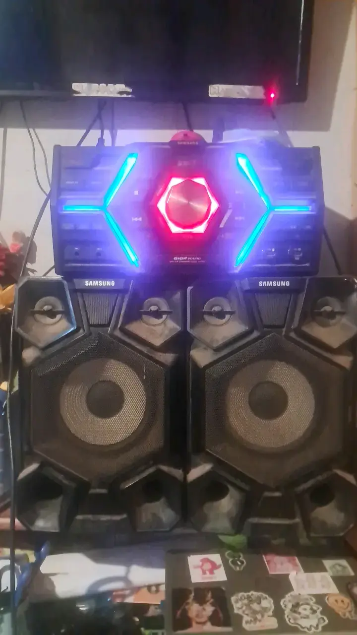 Sistema de sonido Samsung con luces LED - 2