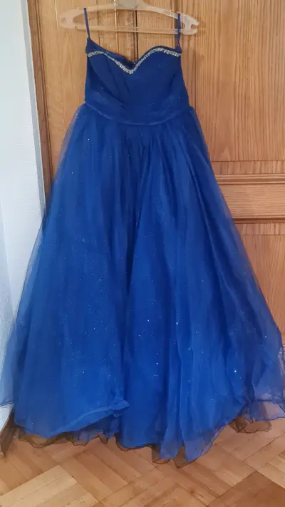 Vestido de fiesta azul con brillo y detalle de pedrería - miniatura 1